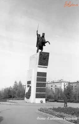 Файл:Памятник В. И. Чапаеву (Чебоксары).jpg — Википедия