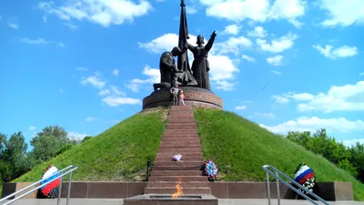 Чебоксары (Чебоксары, город). Троицкий мужской монастырь, фотография.  дополнительная информация Памятник святителю Гурию архиепископу Казанскому