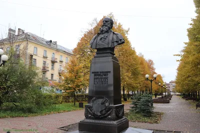 Памятник Верещагину в Череповце