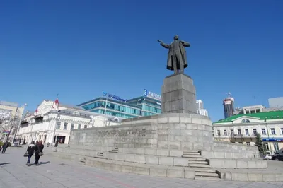 Памятник банкиру в Екатеринбурге | Памятники всего мира