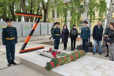 Пельмешек, компот и панда: Екатеринбург превращается в город памятников -  KP.RU