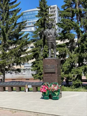 В Екатеринбурге появился первый в стране памятник бойцам ЧВК \"Вагнер\" |  Уральский меридиан