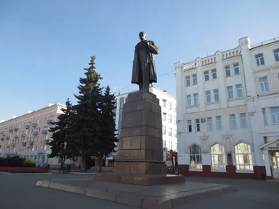 Сквер искусств — памятник поэту и барду А.Северному, прогулочная зона