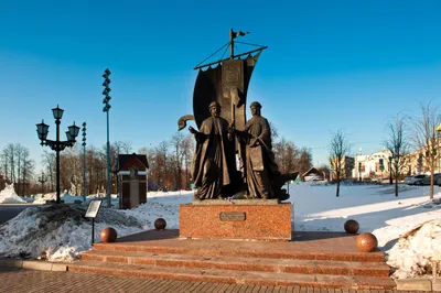 В Ижевске открыли памятник железнодорожникам | 29.07.2021 | Ижевск -  БезФормата