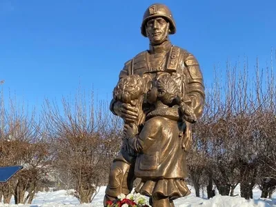 Монумент боевой и трудовой славы. Вечный огонь