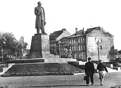 На улице Озерова в Калининграде установили памятник графу Муравьёву