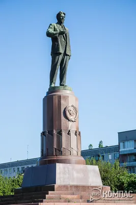 В центре Калининграда установили памятник Фёдору Достоевскому