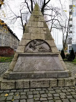 В центре Калининграда установили памятник Фёдору Достоевскому (фото) |  05.11.2021 | Новости Калининграда - БезФормата