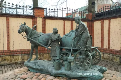 Это кто? Конь в пальто!\": В Казани появилась новая достопримечательность,  которая притягивает туристов - KP.RU