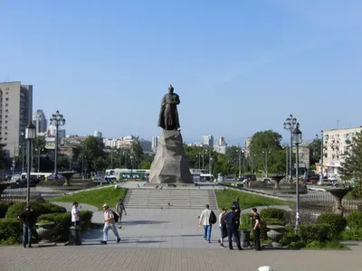 Памятник Хабарову потрескался и наклонился (ФОТО; ВИДЕО) — Новости  Хабаровска