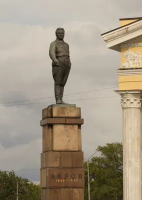 Псков. Памятник С. М. Кирову. Скульптор Н. Томский | Президентская  библиотека имени Б.Н. Ельцина