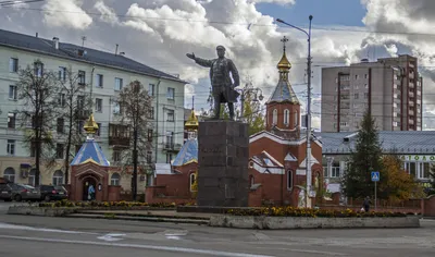 Киров. Памятник С.М. Кирову на Октябрьском проспекте. Фотоальбом \"город  Киров\", фото №620.