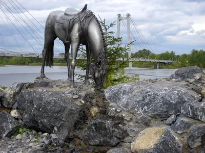 Памятник Максиму Горькому, жанровая скульптура, Красноярск, Центральная  аллея — Яндекс Карты