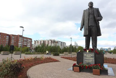 Лошадь белая, жанровая скульптура, городской округ Красноярск, Советский  район, протока Татышева — Яндекс Карты