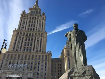 В Москве поменяли памятник маршалу Жукову около Кремля — РБК