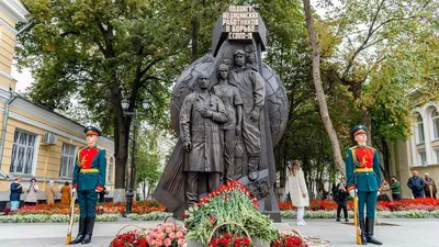 В Москве открыли памятник врачам, борющимся с COVID-19 - РИА Новости,  17.09.2021