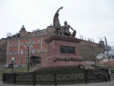 Мининский и Пожарский памятник, Нижний Новгород, Россия Стоковое  Изображение - изображение насчитывающей национально, облака: 159298051