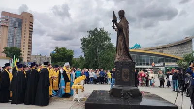 Памятник Высоцкому в Новосибирске