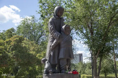 Памятник Валерию Чкалову в Оренбурге - Достопримечательность