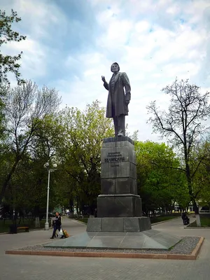 Памятник Белинскому (Пенза, Театральный проезд) — Википедия