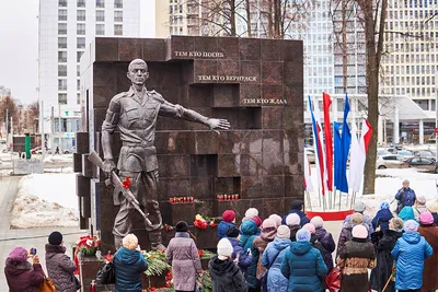 Памятник ВДВ вернули на место - Эхо Москвы в Перми