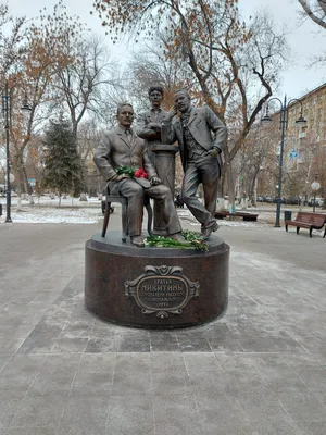 Памятник «Позвони маме» появился в Детском парке . Новости. Официальный  сайт администрации муниципального образования \"Город Саратов\".