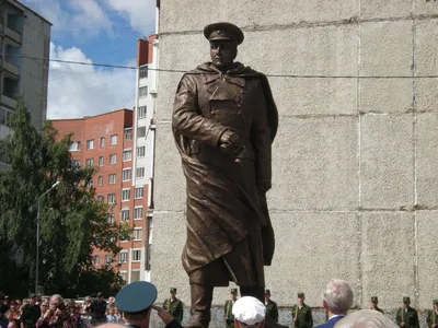 Памятник учащимся школ города Тюмени, не вернувшимся с войны — Википедия