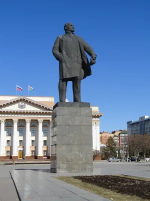 Памятник учащимся школ города Тюмени, не вернувшимся с войны |  Президентская библиотека имени Б.Н. Ельцина