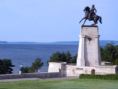 Памятник-бюст Георгию Жукову