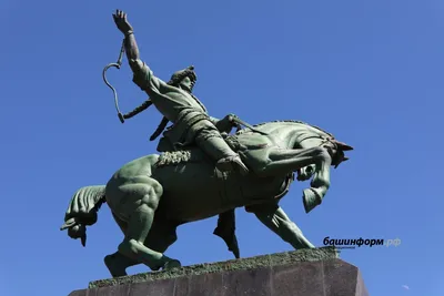 Уфа. Памятник Салавату Юлаеву. - Фото с высоты птичьего полета, съемка с  квадрокоптера - PilotHub