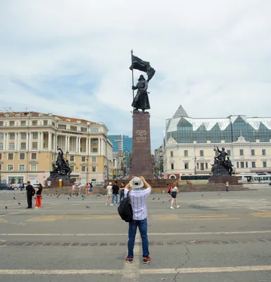 Фото на памятник Владивосток фотографии