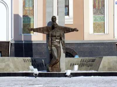 Памятник Осипу Мандельштаму, Владивосток: лучшие советы перед посещением -  Tripadvisor