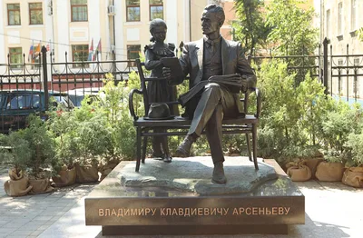 В. С. Высоцкий, памятник, мемориал, Приморский край, Владивосток,  Театральный сквер — Яндекс Карты