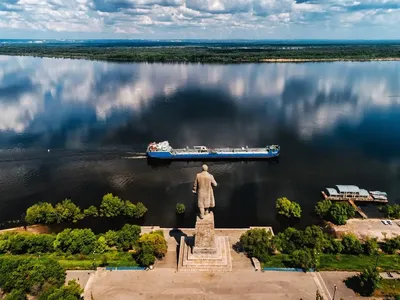 Памятник композитору Александре Пахмутовой в Волгограде | Скульптурное  предприятие «Лит Арт»