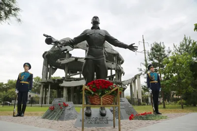 Памятник лидеру группы «Король и Шут» перенесли на набережную в микрорайоне  Шилово в Воронеже