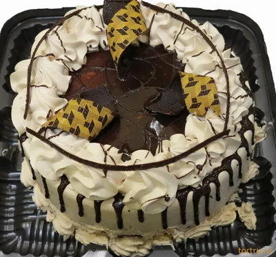 Торт «Киевский» с грецким орехом с бесплатной доставкой на дом из  «ВкусВилл» | Воронеж