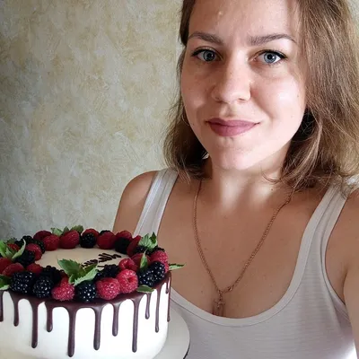 Торт возле кондитерского бутика \"Тортьяна\", Воронеж, пр. Революции, 36/38