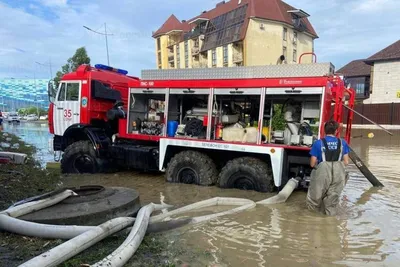 В Сочи десятки человек спасли из потоков воды во время ливней - РИА  Новости, 24.07.2022