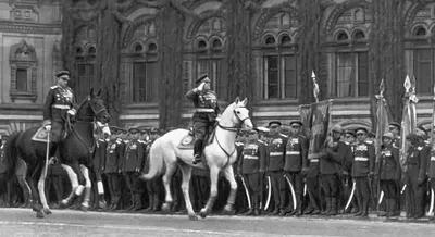 К первому Параду Победы 1945 года солдат откармливали булочками и котлетами  - KP.RU