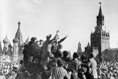 Парад победы. Фоторепортаж о параде на Красной площади в Москве 24 июля 1945  года - купить по выгодной цене | #многобукаф. Интернет-магазин бумажных книг