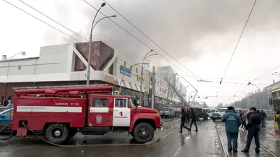 Наши дети горели, а мы просто наблюдали В пожаре в торговом центре в  Кемерово погибли не меньше 64 человек. Репортаж Ирины Кравцовой — Meduza