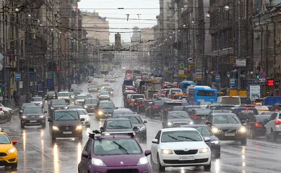 Пробки в Москве достигли максимального уровня из-за дождя и перекрытий — РБК