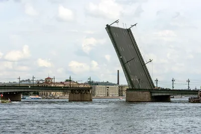 Развод мостов на катере - экскурсия по рекам и каналам Санкт-Петербурга!