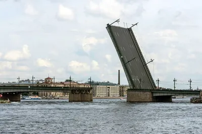 Развод мостов в Санкт-Петербурге: когда и где смотреть