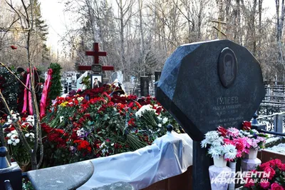 В Кемерове начались похороны погибших при пожаре в \"Зимней вишне\" -  Российская газета