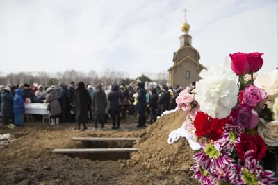 В Кемерове начались похороны погибших при пожаре в \"Зимней вишне\" -  Российская газета