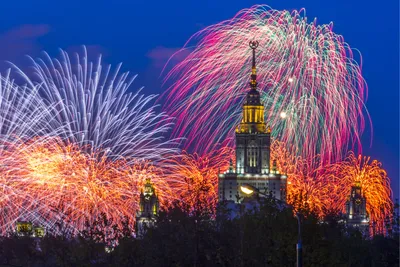 Салют 9 мая 2023 года в Москве на День Победы: во сколько начнется, где  смотреть | РБК Life