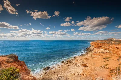 Крым, Севастополь: HD-фотопейзаж с Херсонесским маяком вдалеке (4256 на  2832 пикселей)