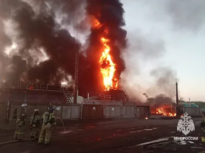 В Уфе возле железнодорожного вокзала загорелся склад с горючим — Сноб