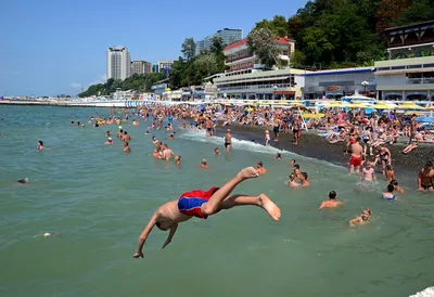 Шторм века» в Крыму, Сочи и Анапе. Главные видео стихии | РБК Life